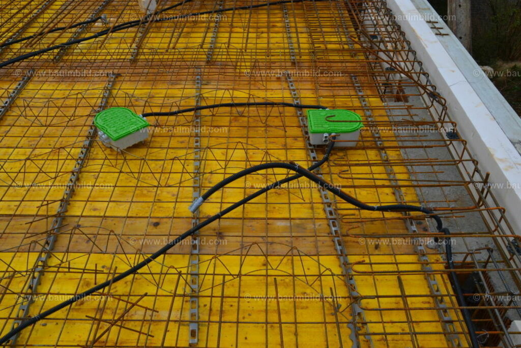 bib-lg17-elektroinstallation-0057 | Nach LV-Leistungsgruppen sortierte Detailfotos über den Bau eines Hauses. Alle Hausbau-Bilder direkt vom Urheber und Autor der Website Haus-Selber-Bauen.com