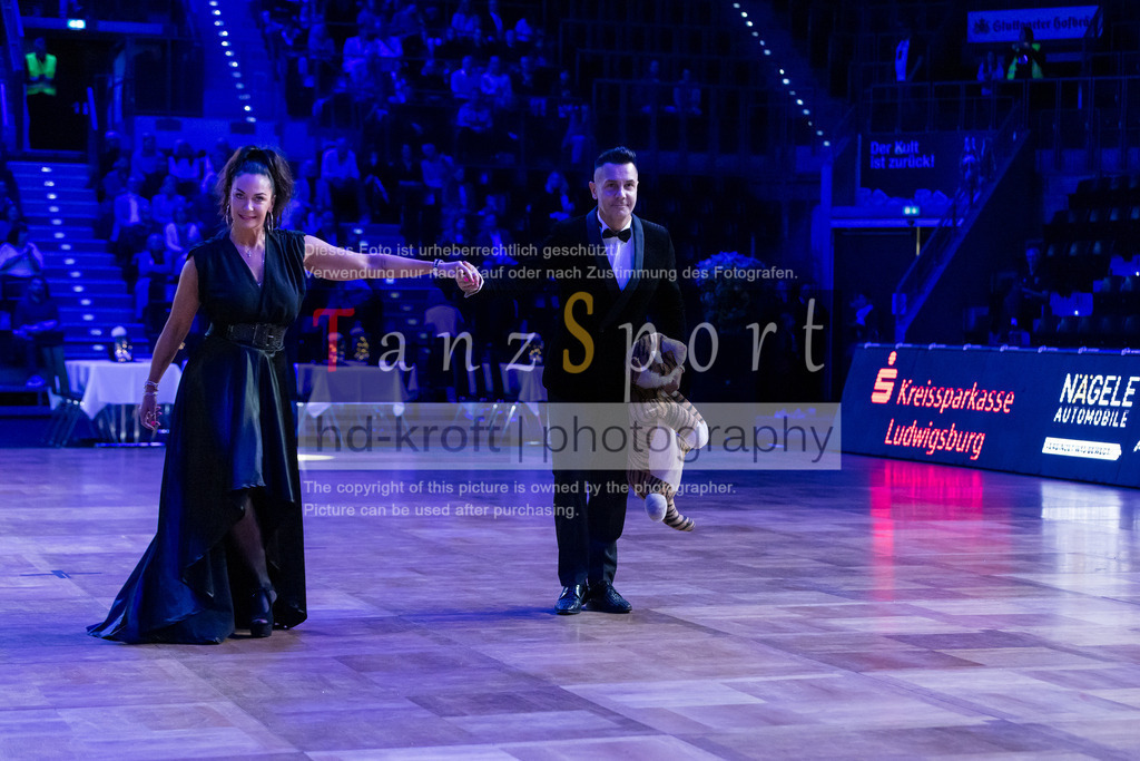 20241109_DM-Formationen_Vorrunde_0813 | Tanzsportbilder, Standardtanz, Lateintanz, WDSF, DTV, LTVB, dancecomp, goc, hessen tanzt, blaues band der spree, walzer, tango, wiener walzer, slowfox, quickstepp, samba, rumba, cha-cha-cha, paso doble. jive, hd-kroft photography, turniertanzsport