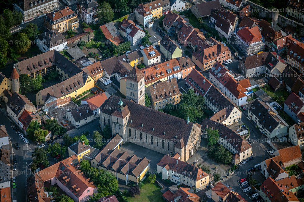4047817 | WüRZBURG 21.08.2021 Kirchengebäude der St. Laurentius Kirche an der Fuchsgasse im Altstadt- Zentrum der Innenstadt im Ortsteil Heidingsfeld in Würzburg im Bundesland Bayern, Deutschland. Weiterführende Informationen bei: Pfarrei St. Laurentius Würzburg (Heidingsfeld). // Church building in of St. Laurentius Kirche on Fuchsgasse Old Town- center of downtown in the district Heidingsfeld in Wuerzburg in the state Bavaria, Germany. Further information at: Pfarrei St. Laurentius Wuerzburg (Heidingsfeld). Foto: Gerhard Launer
