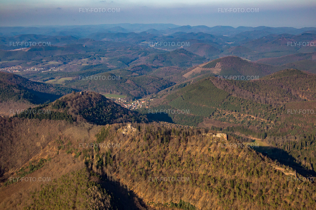 Aerial view: Löwenstein, Hohenburg and Wegelnburg in Wingen in the state Bas-Rhin, France. – Photo: IMG_086704.jpg taken on 03/26/2016 by Werner Riehm/FLY-FOTO.com – Resolution of the original: 5472 x 3648 px
