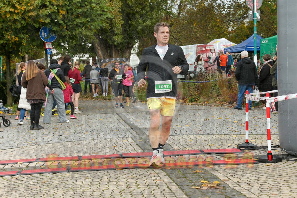 241020_1124_EX1_2285 | Sportfotografie im Rhein-Sieg Kreis, Köln, Bonn, NRW, Rheinland Pfalz, Hessen, etc. Unser Tätigkeitsfeld umfasst den Laufsport vom Volkslauf über den Marathon, Duathlon, Triathon bis zum Ultralauf wie Kölnpfad Ultra oder Schindertrail.