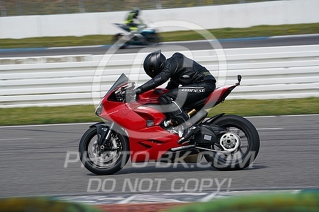 2023_05_01_PBK_26341 | Sportfotografie; SlowMotion; Video; Rennstrecke; Hafeneger; Speer; Racing; RSE; BMW; CBO; Trackday; Motorsportarena; Hockenheimring; Brno; Most; Barcelona; Valencia