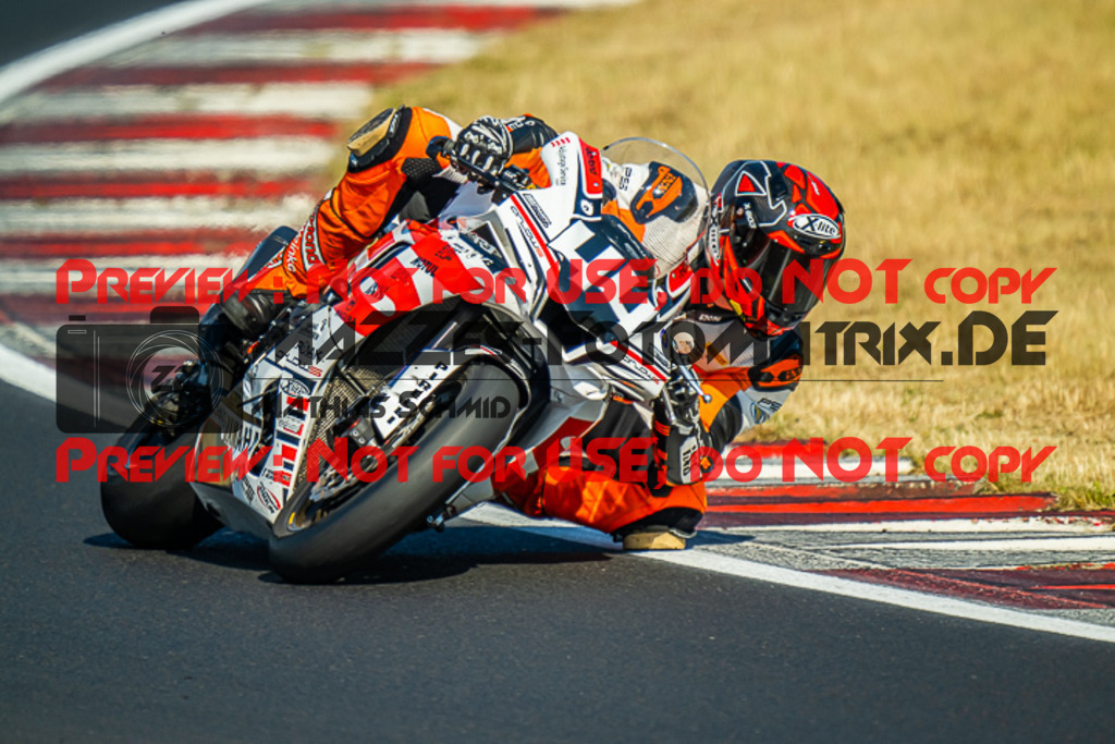 MaZZes_FotoMatrix_220624_9529 | PROSUPERSTOCK