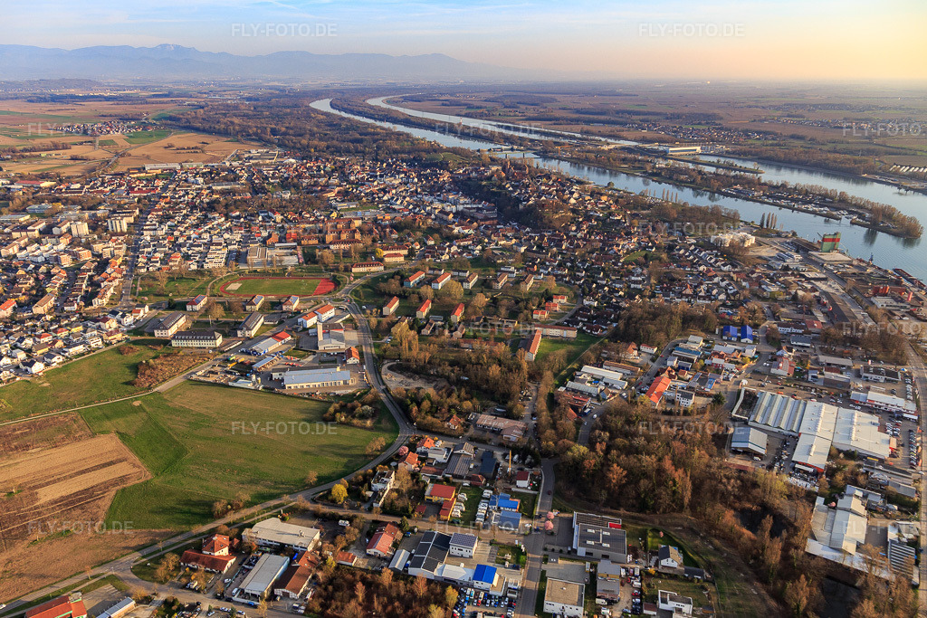 Luftbild: Burkheimer Landstr in Breisach am Rhein im Bundesland Baden-Württemberg in Deutschland. Foto: IMG_113170.jpg vom 22.03.2019 durch Werner Riehm/FLY-FOTO.de
