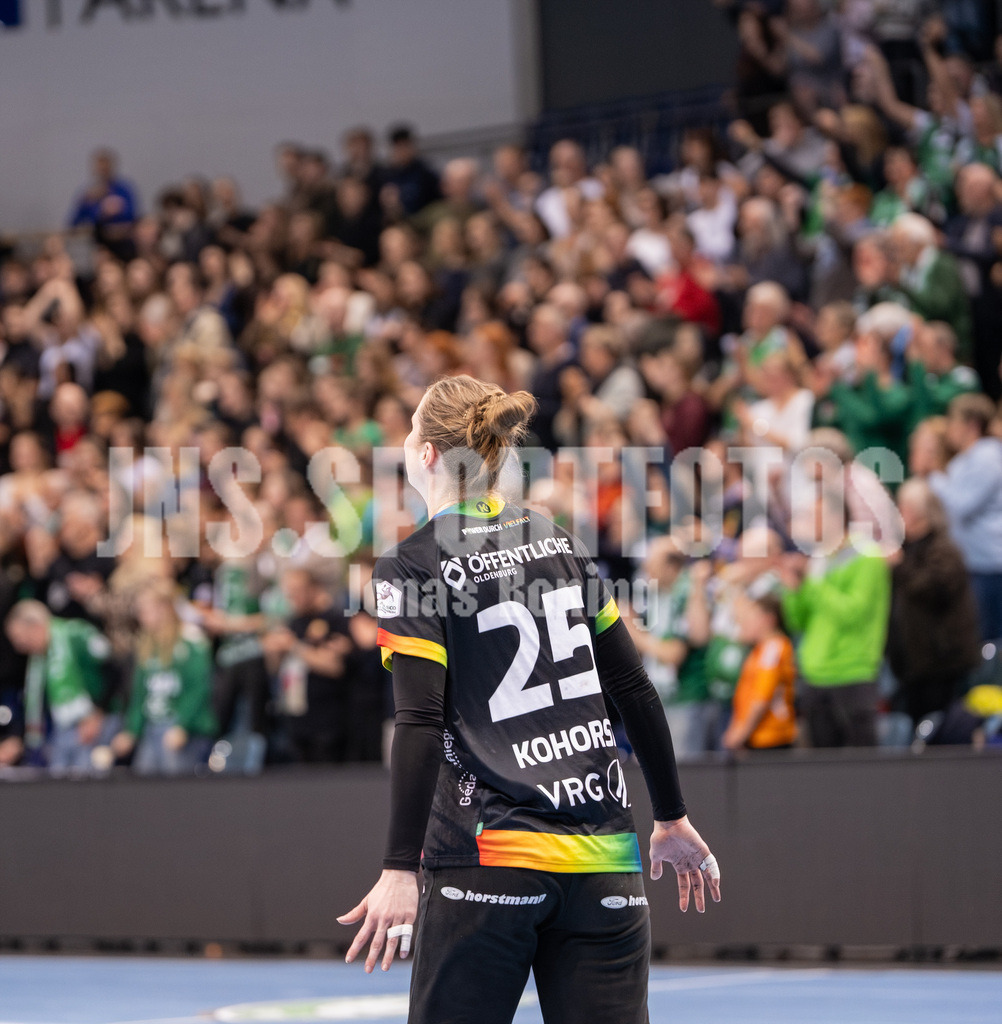 Handball I Frauen I Saison 2025-2026 I 1. HBF I 17. Spieltag I VFL Oldenburg - Thüringer HC I 0968 | Madita Kohorst (25, VfL Oldenburg) - Realisiert mit Pictrs.com