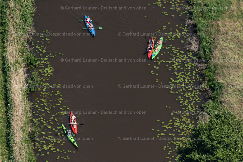 4028908 | BREMEN 01.06.2020 Paddelboote in Fahrt auf der Wasser- Oberfläche auf dem Kuhgraben an der Wümme in Bremen, Deutschland. // Sport Boat - Dinghy in motion on the water surface on Kuhgraben on Wuemme in Bremen, Germany. Foto: Gerhard Launer