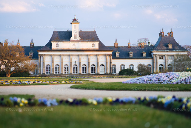 Schloss_Pillnitz_1 | Fotografie Photography Dresden Photoshooting  Fotoshooting Fotografin Dresdencity Bilder  Foto Dresdenvideos Kalender Postkarten Bilderdownload Portrait Hochzeitsfotografie Familienfotos Bewerbungsbilder Studiofotografie Fotograf Dresdenbilder Business - Realisiert mit Pictrs.com