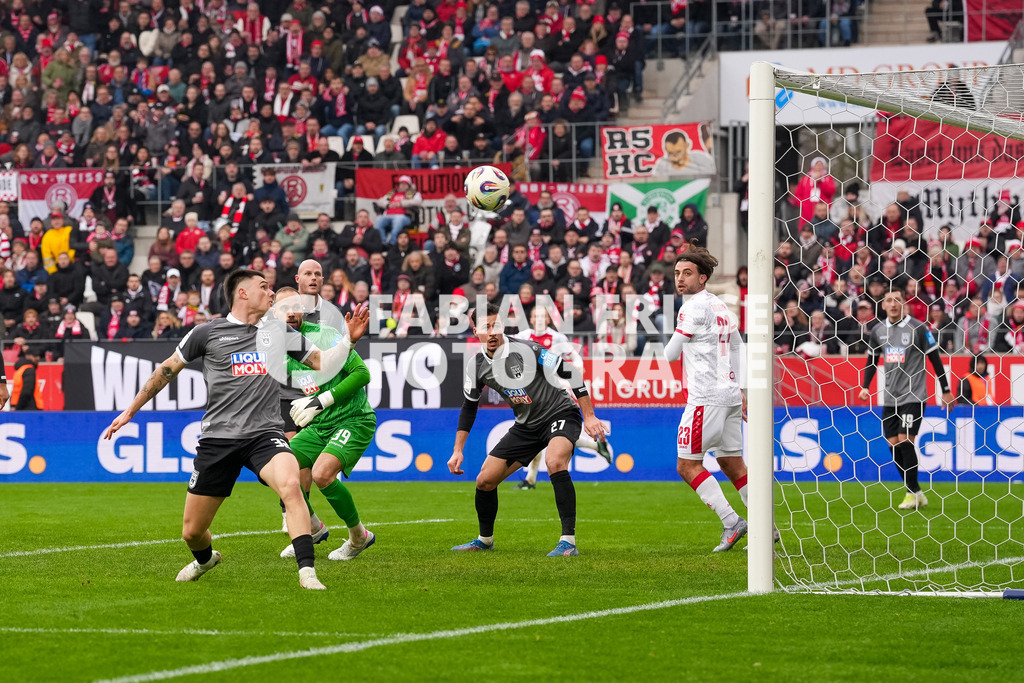 GER Rot-Weiss Essen vs. SSV Ulm, Fussball, 3. Liga, Spieltag 19, Saison 2025/2026, 20.12.2025 | GER Rot-Weiss Essen vs. SSV Ulm, Fussball, 3. Liga, Spieltag 19, Saison 2025/2026, 20.12.2025Foto: Fabian Friese - Realisiert mit Pictrs.com