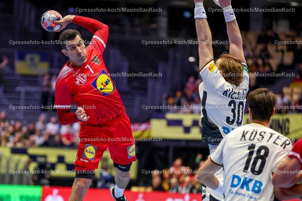 EHF15012602019 | 15.01.2026, Handball, Men's EHF EURO 2026, Deutschland - Östereich, Jyske Bank Boxen in Herning, Dänemark, Preliminary Round:  Janko Bozovic (Austria #07) im Zweikampf gegen   Tom Kiesler (Germany #30) 