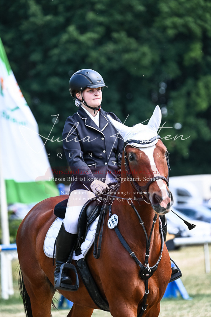 DSC_9834 | Pferde- und Turnierfotografie in Westsachsen. Pferdeportraits, Auftragszeichnungen und intuitive Kunst.