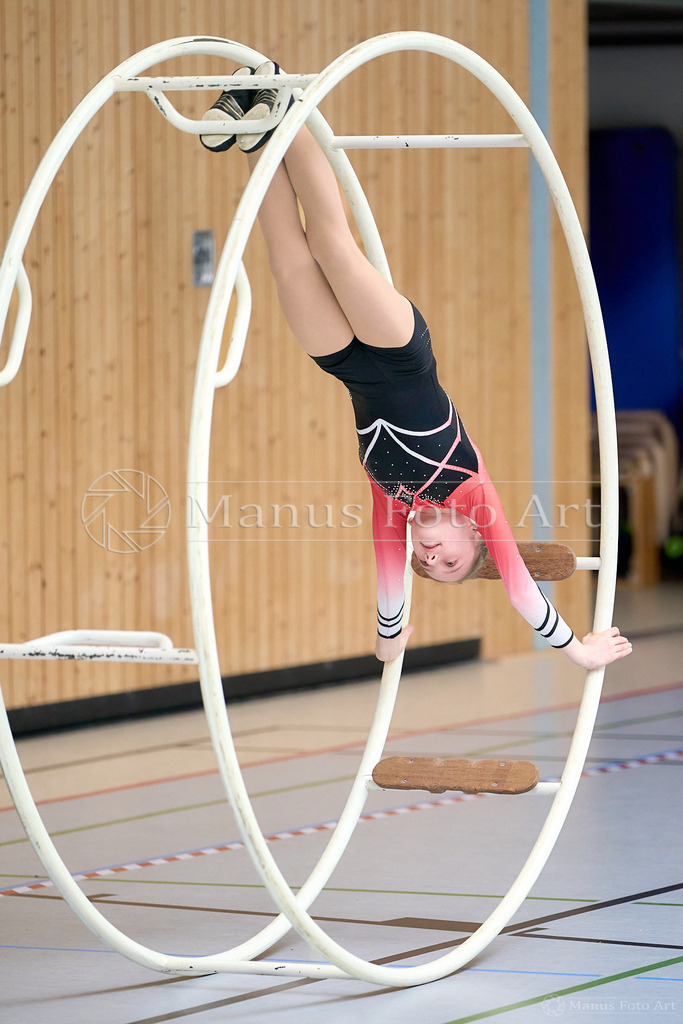 B-DSC02130 | Professionelle Sportfotografie in Hamburg, Schleswig-Holstein und Niedersachsen – spezialisiert auf Rhönrad, Geräteturnen, Leistungsturnen und rhythmische Sportgymnastik. Bundesweite Begleitung von Rhönrad-Events. Jetzt Sport-Fotos - Realisiert mit Pictrs.com