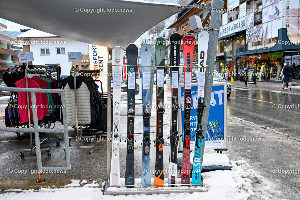 Oesterreich_ Tirol_ Soelden_ 26.01.2025-5 | 26.01.2025,Tirol, AUT, Soelden, im Bild Themenbild, Stadtansichten, Ski, Skifahren, Skiurlaub, Skifahrer, Urlauber, Touristen, Skitouristen, Apre Ski, Rent Ski, Sport, Geschaeft, Shop, Hotel, Bahn, Bergbahn, Gondel, Skibus, Oetztaler Alpen, Berge