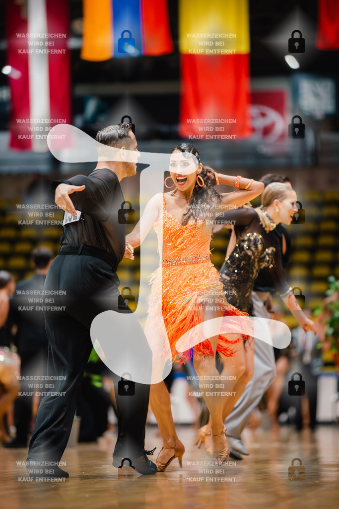 Hessen Tanzt WDSF Open Senior I Latin 5th (232) Marc Roswag _ Chaska Huam_n Bursztyn (TC Schwarz-Weiß Reutlingen)-2025-05-17-2318 | Webshop for digital downloads and prints of dance sport, event & show photographer Julian Link - Realisiert mit Pictrs.com