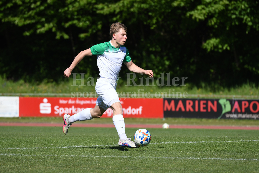 SpVgg GW Deggendorf | Luca Frank (SpVgg GW Deggendorf #13) eigene U19 - Realisiert mit Pictrs.com