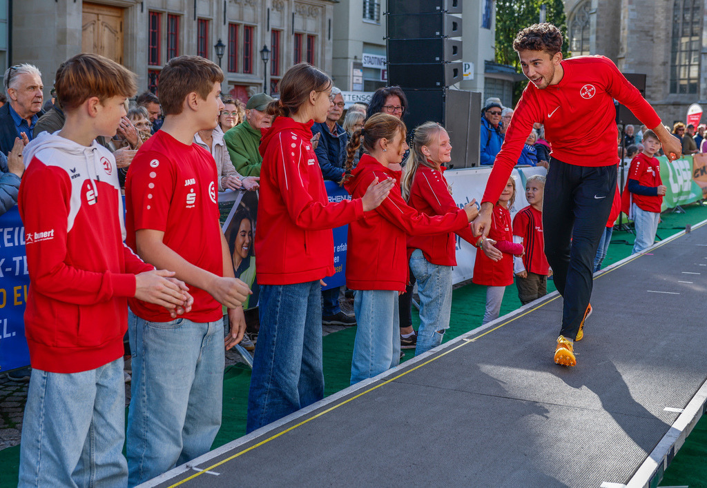 top-top.de 240913-090 | Foto, Video, Fotografie, Videografie, Fotobox, DJ, Discjockey, Musik, Musikbox, Veranstaltung, Photobooth, Amazon, Ebay, Buchtipp, Bestseller, Autor, Verlag, Buch, Wesel, Hamminkeln, NRW, Dinslaken, Rees, Drohne, Hochzeit, Party, Fotobox, Wesel, Fotograf