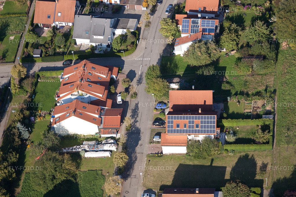 Luftbild: Langensteinbach, Mozartstr im Ortsteil Langensteinbach in Karlsbad im Bundesland Baden-Württemberg in Deutschland. Foto: IMG_45180.jpg vom 21.09.2011 durch Werner Riehm/FLY-FOTO.de