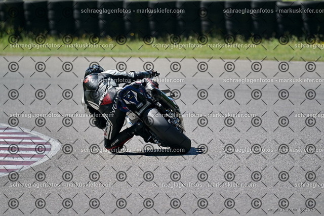 26BT01-0883 | markuskiefer.com - Realisiert mit Pictrs.com