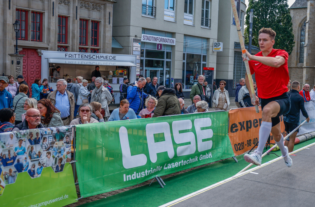 top-top.de 240913-068 | Foto, Video, Fotografie, Videografie, Fotobox, DJ, Discjockey, Musik, Musikbox, Veranstaltung, Photobooth, Amazon, Ebay, Buchtipp, Bestseller, Autor, Verlag, Buch, Wesel, Hamminkeln, NRW, Dinslaken, Rees, Drohne, Hochzeit, Party, Fotobox, Wesel, Fotograf