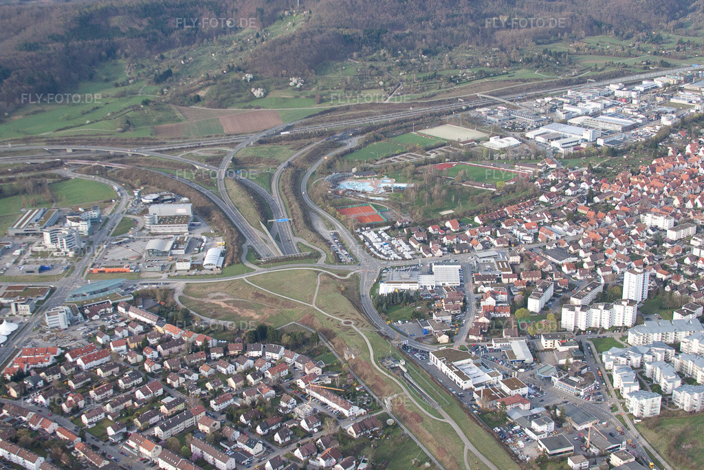 Luftbild: Süd-Portal des Engelbergtunnel (A81) im Ortsteil Ramtel in Leonberg im Bundesland Baden-Württemberg in Deutschland. Foto: IMG_39174.jpg vom 03.04.2011 durch Werner Riehm/FLY-FOTO.de