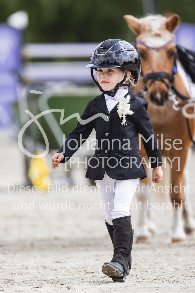 260509_PfSpTa_16_Führzügel-WB-629 | Deine schönsten Turniermomente als professionelle Fotos! Entdecke hochwertige Pferdesport-Fotografie im Online-Shop. Jetzt Fotos finden & bestellen!