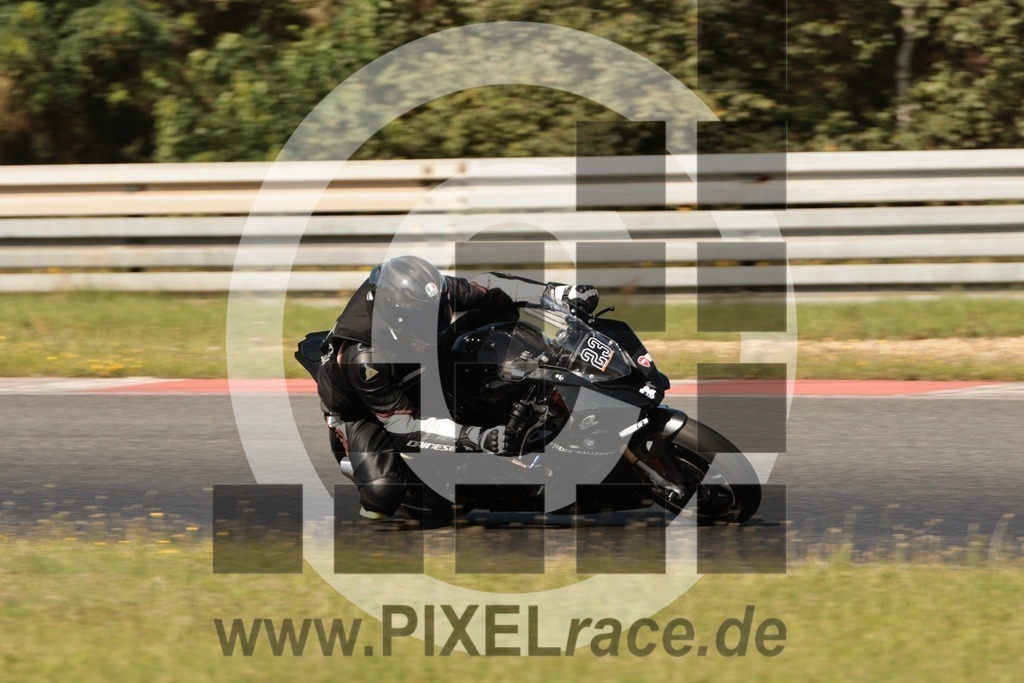 0023-20250811_10505 | Schöne Erinnerungen an spannende Momente - das festzuhalten ist unser Job. PIXELrace.de ist seit 2003 auf den Rennstrecken Europas unterwegs um die Action draußen beim Fahren und die wunderbare Stimmung imm Fahrerlager für euch einzufangen.