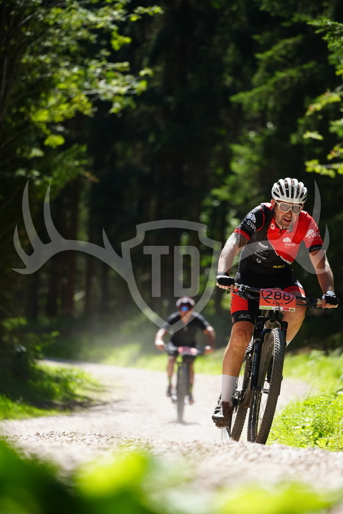 FC102115 | Fotogalerie der Treibjagd im Dunkelwald - Dein MTB Etappenrennen im Erzgebirge - Realisiert mit Pictrs.com