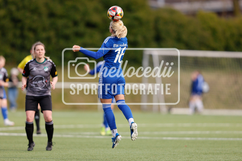 Fußball I Frauen I Saison 2025-2026 I Oberliga Niedersachsen I 16. Spieltag I BW Hollage - TuS Büppel I 15.03.2026-103 | Anna Klumpe (16, BW Hollage) köpft den Ball - Realisiert mit Pictrs.com