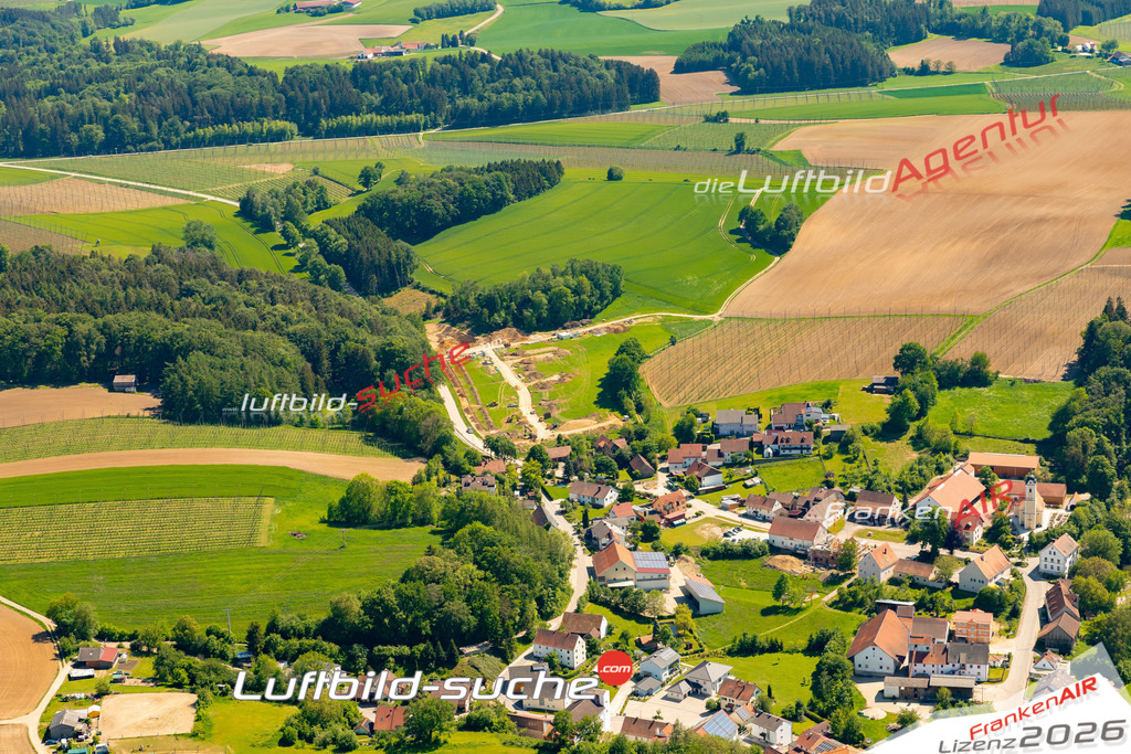 Das Luftbild zeigt :  Attenhofen - Die Luftaufnahme wurde 2024 vom UL-Flugzeug aus erstellt ( keine Drohne ) - Hochauflösende Luftaufnahme - Für grossformatige Ausdrucke geeignet. Die Geschenkidee !Mit Lizenz und Bildrechte bestellbar