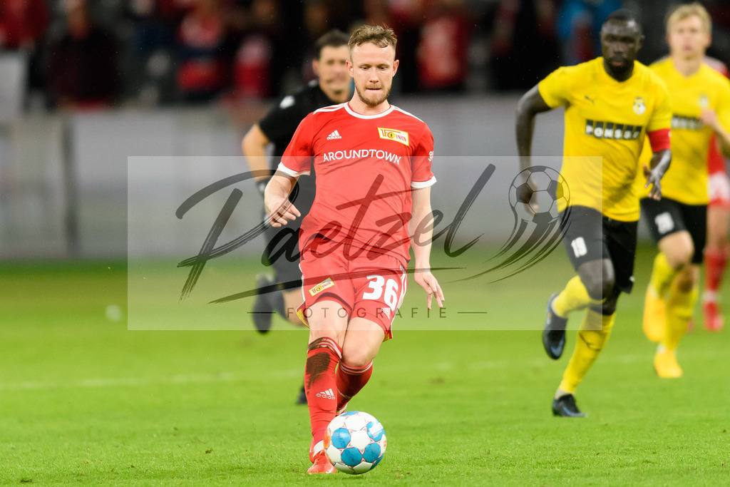FCUKUO20210826_220 | Fussball, Herren: Cedric Teuchert (1.FC Union Berlin) in Aktion, am Ball, Einzelaktion beim Spiel der UEFA Conference League zwischen 1. FC Union Berlin und Kuopion PS im Olympiastadion am 26.08.2021 in Berlin, Deutschland. - Realisiert mit Pictrs.com