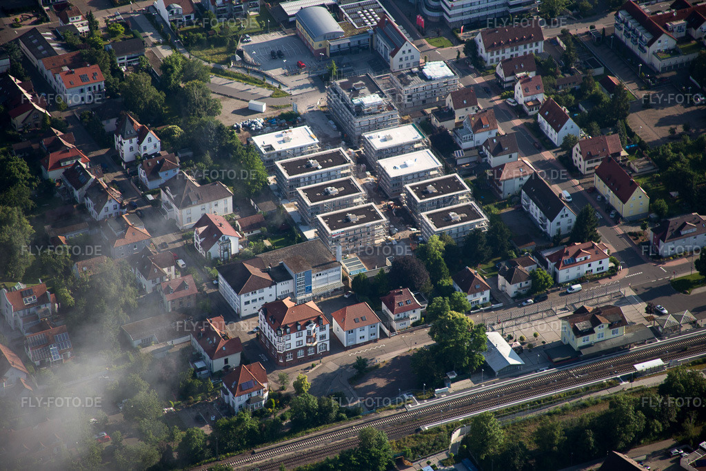 Luftbild: Gebäude- Ensemble- Baustellen zum Neubau eines Stadtquartiers 'Im Stadtkern' in Kandel im Bundesland Rheinland-Pfalz in Deutschland. Foto: IMG_089993.jpg vom 26.06.2016 durch Werner Riehm/FLY-FOTO.de