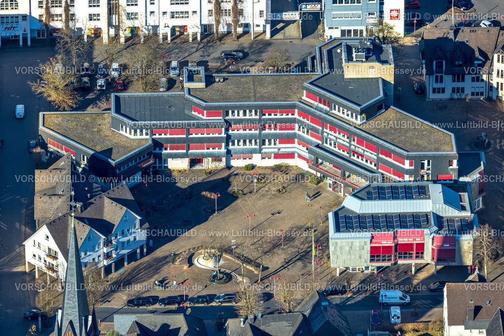 Lennestadt250309130Meggen | Luftbild, Rathaus Lennestadt und Thomas-Morus-Platz, Kirchturmspitze der St. Agatha Kirche, Altenhundem, Lennestadt, Sauerland, Nordrhein-Westfalen, Deutschland