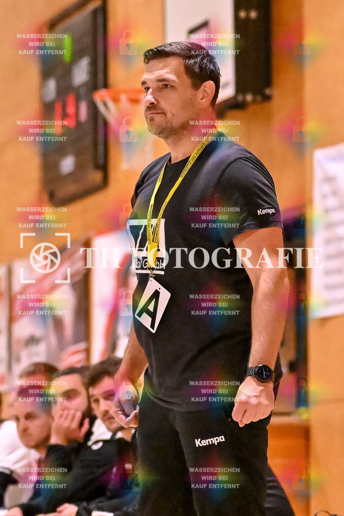GER, SG Maulburg/Steinen - HSG Dreiland, Handball, Landesliga Suedbaden, 4. Spieltag, Saison 2024/2025, 12.10.2024 | Markus Schoenmueller (HSG Dreiland, Trainer)GER, SG Maulburg/Steinen - HSG Dreiland, Handball, Landesliga Suedbaden, 4. Spieltag, Saison 2024/2025, 12.10.2024Foto: TH Fotografie/Thomas Hess