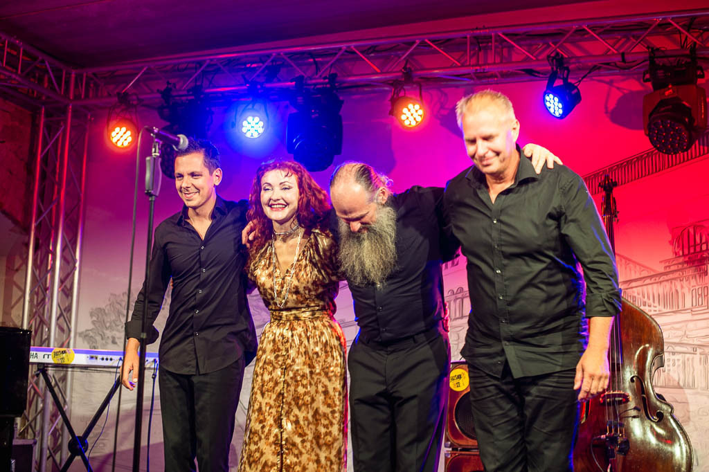 Maria Markesini Konzert | Maria Markesini meets Klazz Brothers im Forte Belvedere Leisnig zum Festival Hallo Leisnig 2022. - Realisiert mit Pictrs.com