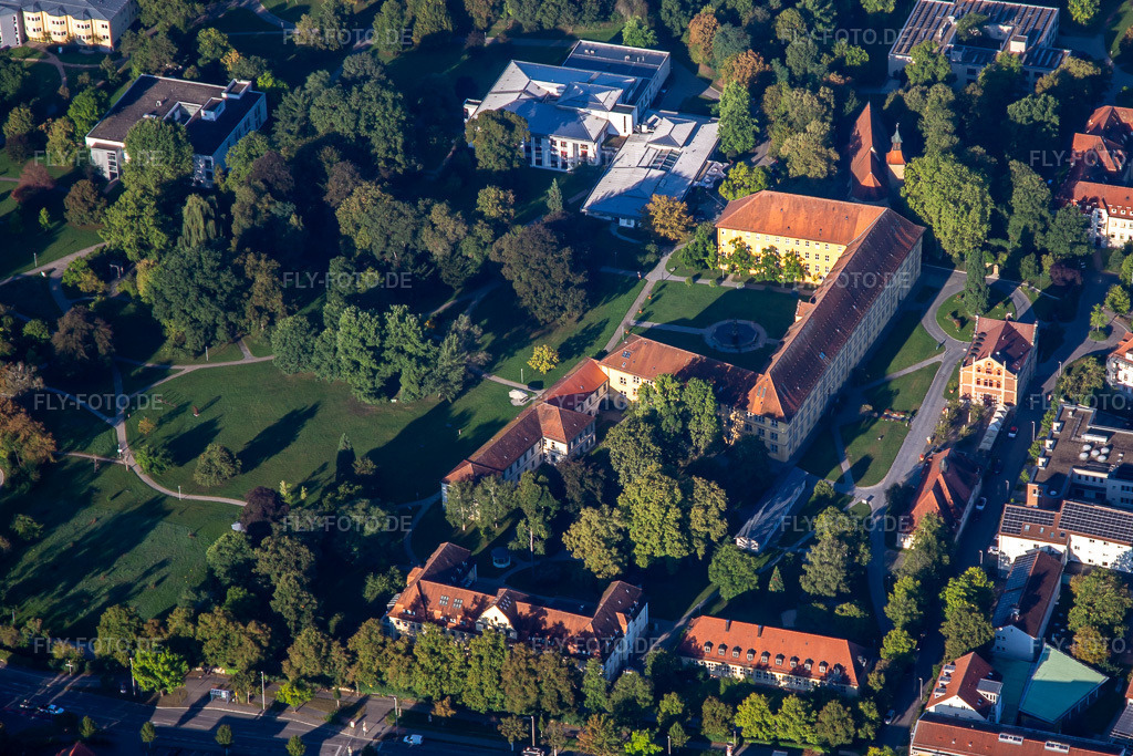 Luftbild: Schloß und Schlosskirche Winnenden in Winnenden im Bundesland Baden-Württemberg in Deutschland. – Foto: IMG_138560.jpg vom 16.09.2023 durch Werner Riehm/FLY-FOTO.de – Auflösung des Originals: 4235 x 2823 px – Winnenden – Evangelische Kirchengemeinde Winnenden