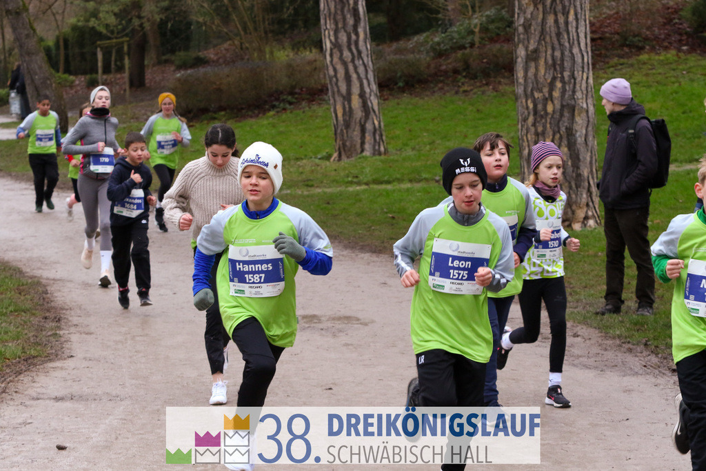 1700m Stadtwerke Jugendlauf | 3 Koenigslauf 2024 1700m Stadtwerke Jugendlauf - Realisiert mit Pictrs.com