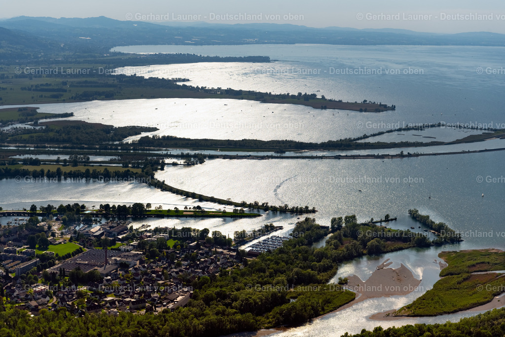 4028258 | BREGENZ 17.05.2020 Uferbereiche am Seegebiet des Bodensee mit Blick vom Pfänder in Bregenz am Bodensee in Vorarlberg, Österreich. // Riparian areas on the lake area of Bodensee with Blick vom Pfaender in Bregenz at Bodensee in Vorarlberg, Austria. Foto: Gerhard Launer
