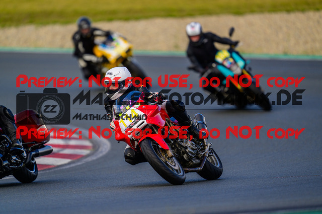 MaZZes_FotoMatrix_240724_6007705_2-159 | GELB