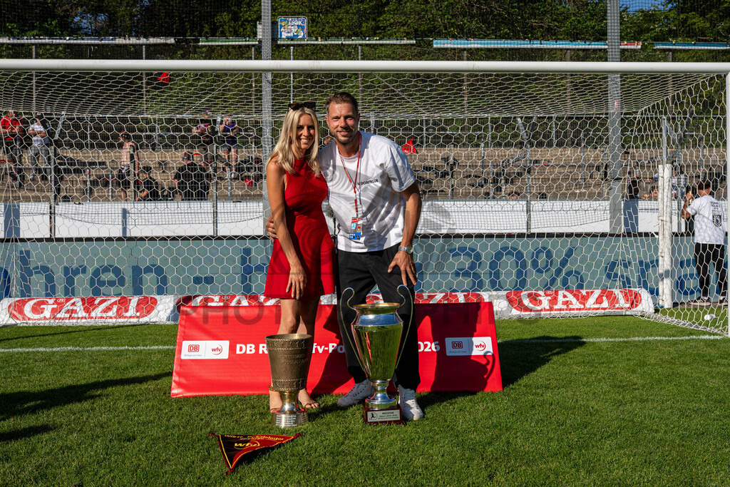 Stuttgarter Kickers vs. SG Sonnenhof Großaspach, Fussball, WFV-Pokal, Finale, 23.05.2026 | Michael Ferber (Vorstand Sport, SG Sonnenhof Großaspach) mit seiner Frau,Stuttgarter Kickers vs. SG Sonnenhof Großaspach, Fussball, WFV-Pokal, Finale, 23.05.2026
