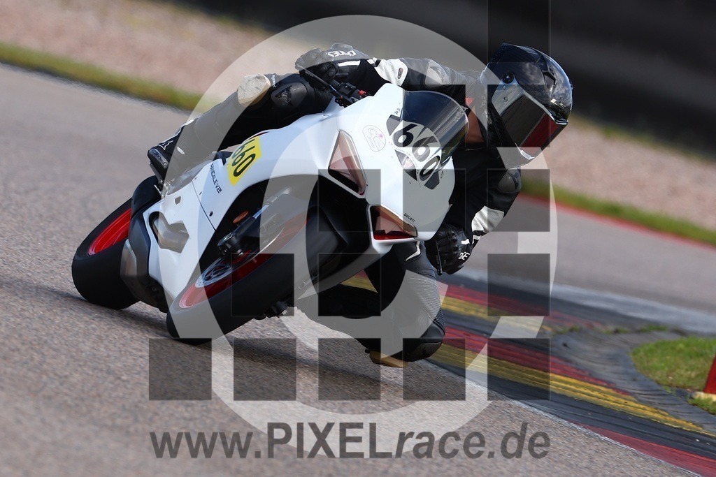 0660-20250526_01117 | Schöne Erinnerungen an spannende Momente - das festzuhalten ist unser Job. PIXELrace.de ist seit 2003 auf den Rennstrecken Europas unterwegs um die Action draußen beim Fahren und die wunderbare Stimmung imm Fahrerlager für euch einzufangen.