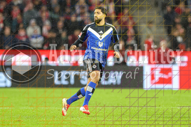 1. FC Köln vs Hamburger SV - 1. Bundesliga  | Köln, Deutschland, 02.11.25:   Immanuel Pherai (Hamburger SV) schaut waehrend des Spiels der Bundesliga zwischen  1. FC Köln vs Hamburger SV in der RheinEnergieStadion(Foto von Brauer-Fotoagentur / Adrian Schlueter)