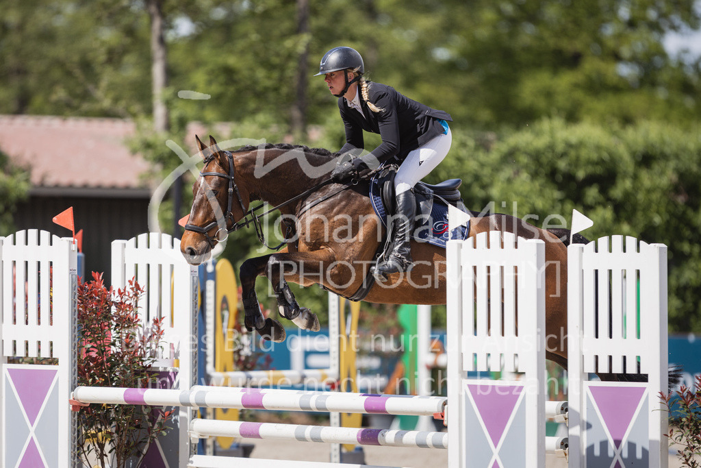 230516_Mühlen_03SprPf-A-324 | Deine schönsten Turniermomente als professionelle Fotos! Entdecke hochwertige Pferdesport-Fotografie im Online-Shop. Jetzt Fotos finden & bestellen!