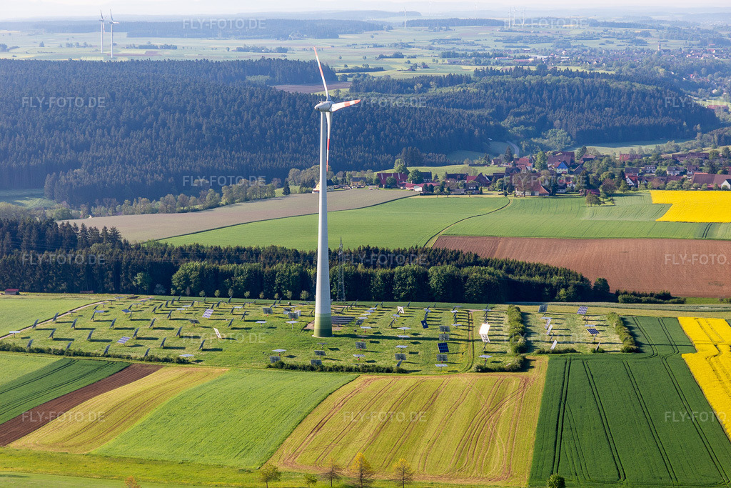 Luftbild: Windkraft- und PV-Anlage in Alpirsbach im Bundesland Baden-Württemberg in Deutschland. Foto: IMG_114394.jpg vom 30.05.2019 durch Werner Riehm/FLY-FOTO.de