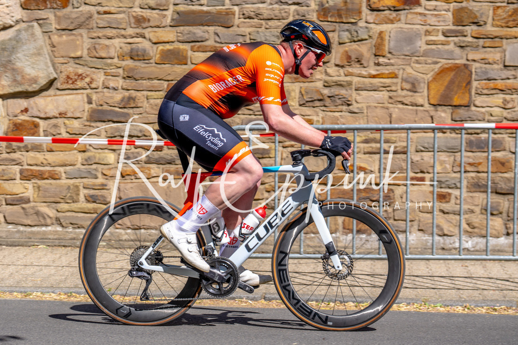 Spurt in den Mai 2026 - Großer Preis der Sparkasse Neuss | Annual one-day road cycling race "Großer Preis der Sparkasse Neuss" held in Büttgen, Germany, organized by VfR Büttgen 1912 e.V. The event features multiple races across all age categories from U11 youth to Elite men. - Realisiert mit Pictrs.com