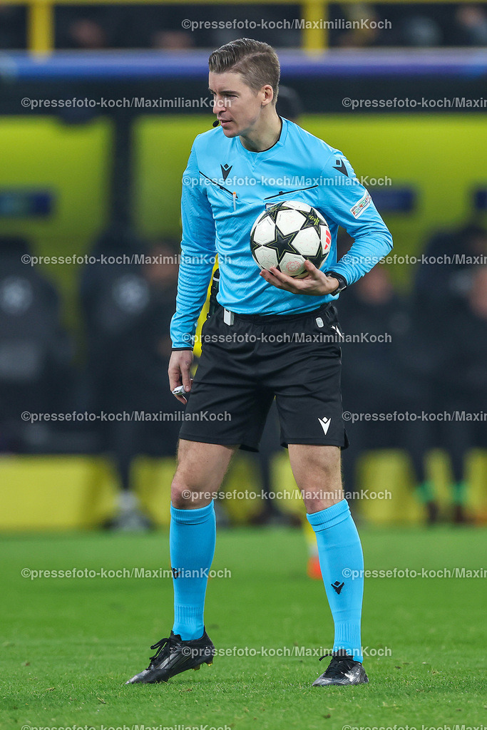 UCL11122401046 | 11.12.2024, UEFA Champions League, Borussia Dortmund - FC Barcelona, 8. Spieltag, Signal Iduna Park, Saison 2024 2025: Schiedsrichter Francois Letexier