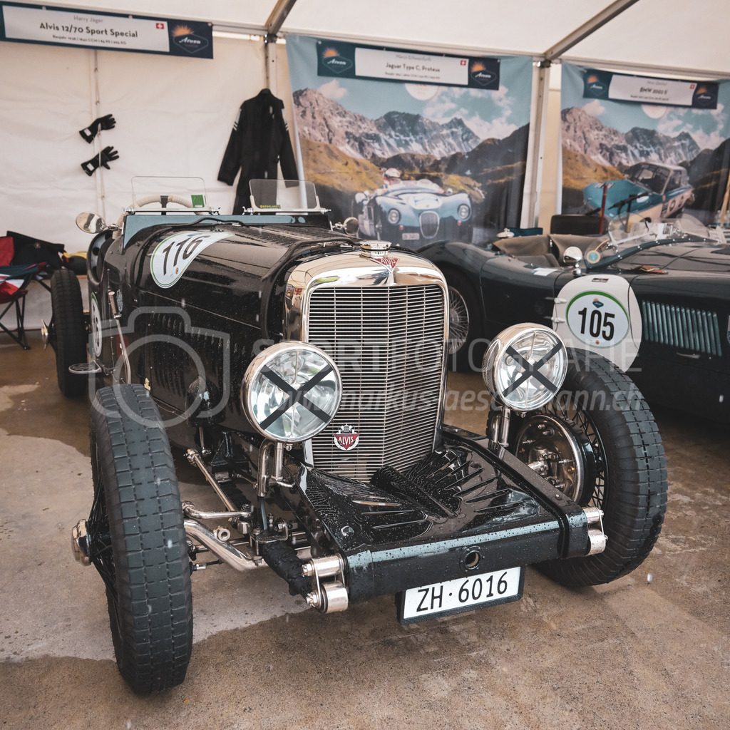 21. Arosa ClassicCar 2025 - 5. September 2025 | Der Alvis 12/70 Sport Special aus dem Jahre 1938 mit Startnummer 116 von Harry Jäger aus Weisslingen (SUI) am Arosa ClassicCar 2025 in der Kategorie Alpine Performance..@arosaclassiccar, @arosa.official, #arosaclassiccar, #arosa, #76curves, #classiccarBild: Sportfotografie Markus Aeschimann | www.markus-aeschimann.ch - Realisiert mit Pictrs.com