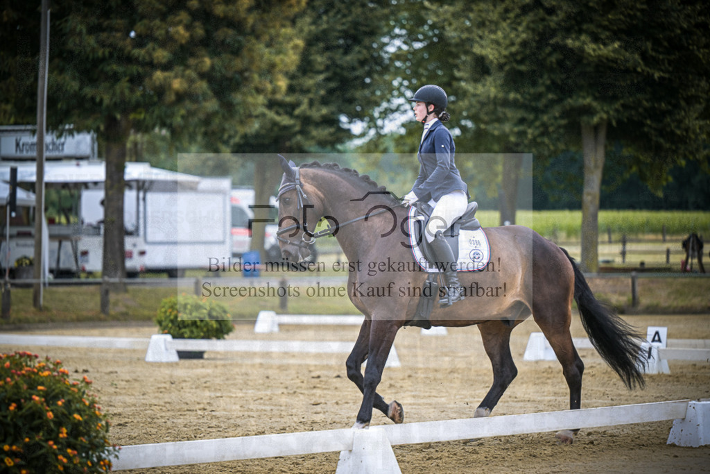 DOS_4552 | Entdecke hochwertige Reitturnierfotos von Foto Oger. Professionell, emotional und authentisch – jetzt Lieblingsmomente im Shop bestellen. - Realisiert mit Pictrs.com