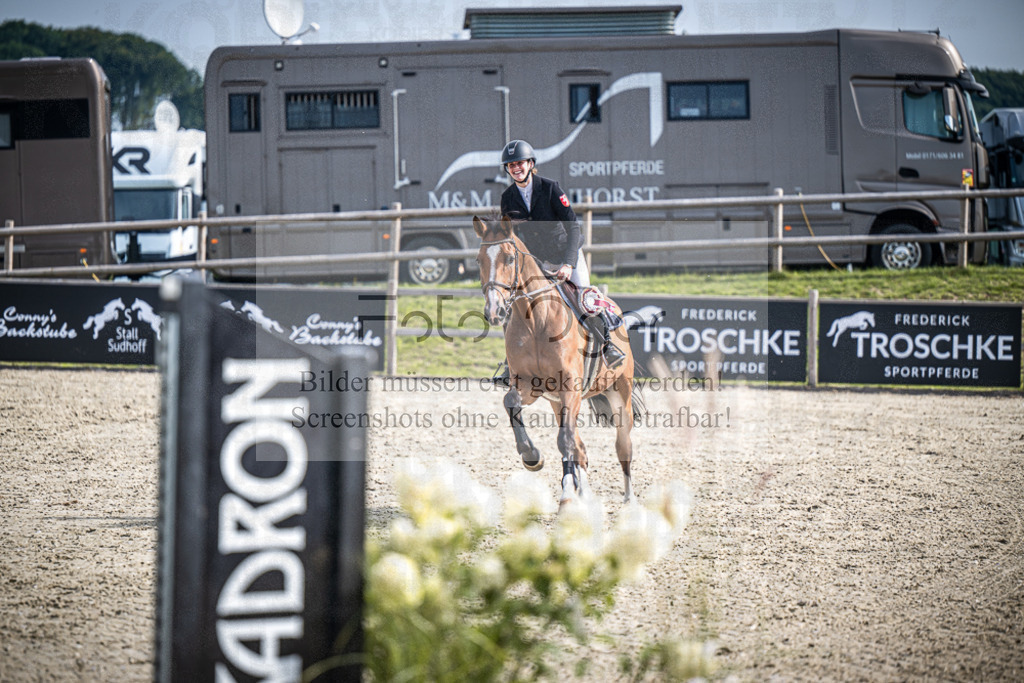 DOS_8238 | Entdecke hochwertige Reitturnierfotos von Foto Oger. Professionell, emotional und authentisch – jetzt Lieblingsmomente im Shop bestellen.Deutschlandweite Turnierfotografie. - Realisiert mit Pictrs.com