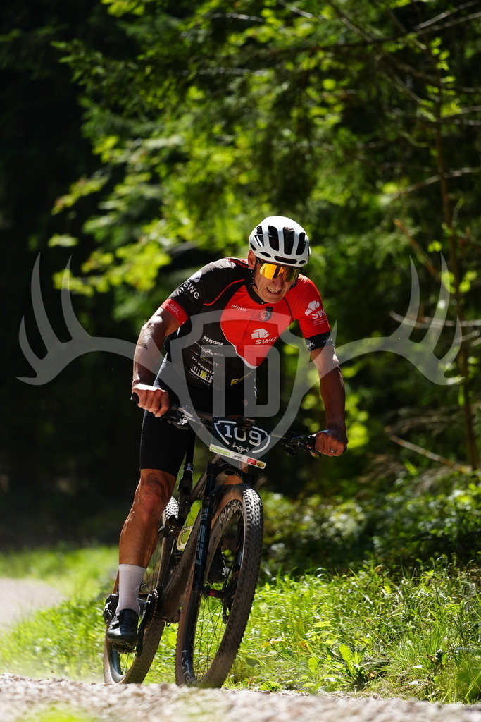 FC102326 | Fotogalerie der Treibjagd im Dunkelwald - Dein MTB Etappenrennen im Erzgebirge - Realisiert mit Pictrs.com