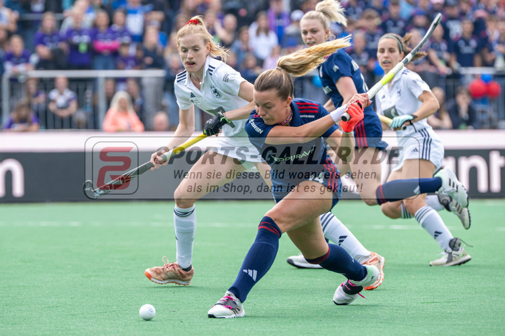 Final4_20240519-1203-0063 | Bonn, Deutschland, 19.05.2024: Annika Marie Sprink (Duesseldorfer HC), Aina Lilly Kresken (Mannheimer HC) in Aktion waehrend des Spiels der Deutsche Feldhockey-Meisterschaften 2024 zwischen Final 4 Damen Finale Düsseldorfer HC - Mannheimer HC im Bonner THV am 19.05.2024 in Bonn, Deutschland. (Foto von Stephan Fehrmann)

Bonn, Germany, 19.05.2024: Annika Marie Sprink (Duesseldorfer HC), Aina Lilly Kresken (Mannheimer HC) in action during the game of Deutsche Feldhockey-Meisterschaften 2024 between Final 4 Damen Finale Düsseldorfer HC - Mannheimer HC in Bonner THV at 19.05.2024 in Bonn, Deutschland. (Foto from Stephan Fehrmann)