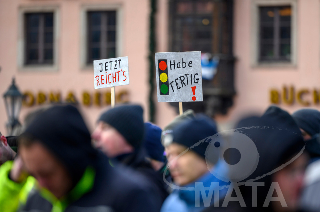 _DWA4617 | Bauerndemo gegen Agrarpolitik der Bundesregierung  auf dem Straße Obstmarkt und Hauptmarkt . Nürnberg, 08.01.2024 - Realisiert mit Pictrs.com